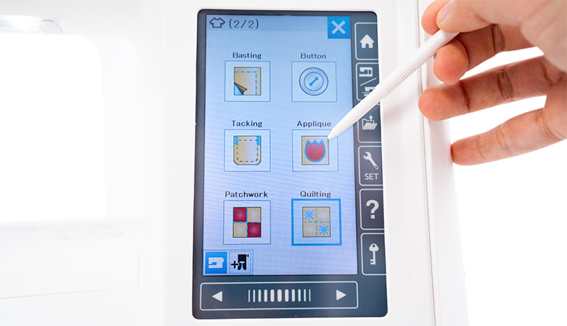 Janome Skyline S9 LCD Touchscreen